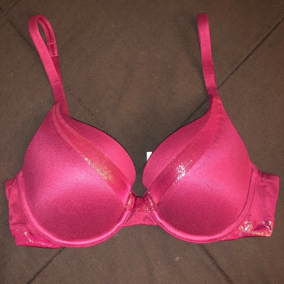 Victoria's Secret Red Bra and Panty Set - Picture 7 of 11
